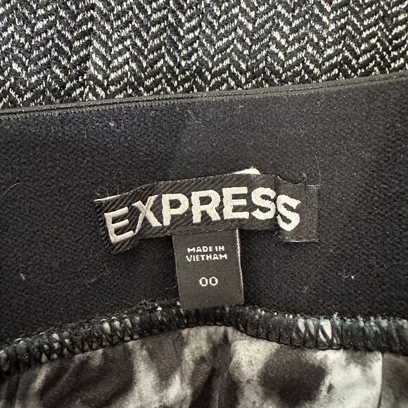 Express Black & White Houndstooth Back Zip and Slit Lined Pencil Skirt 00 - Picture 3 of 11